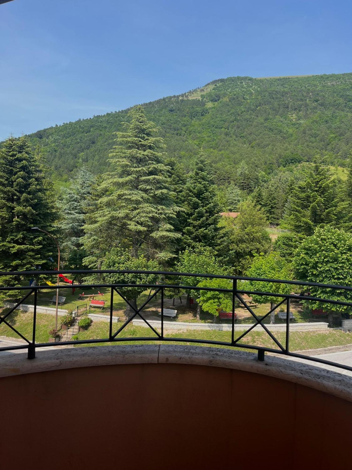 Hotel Ristorante Montenerone 아페치노 외부 사진