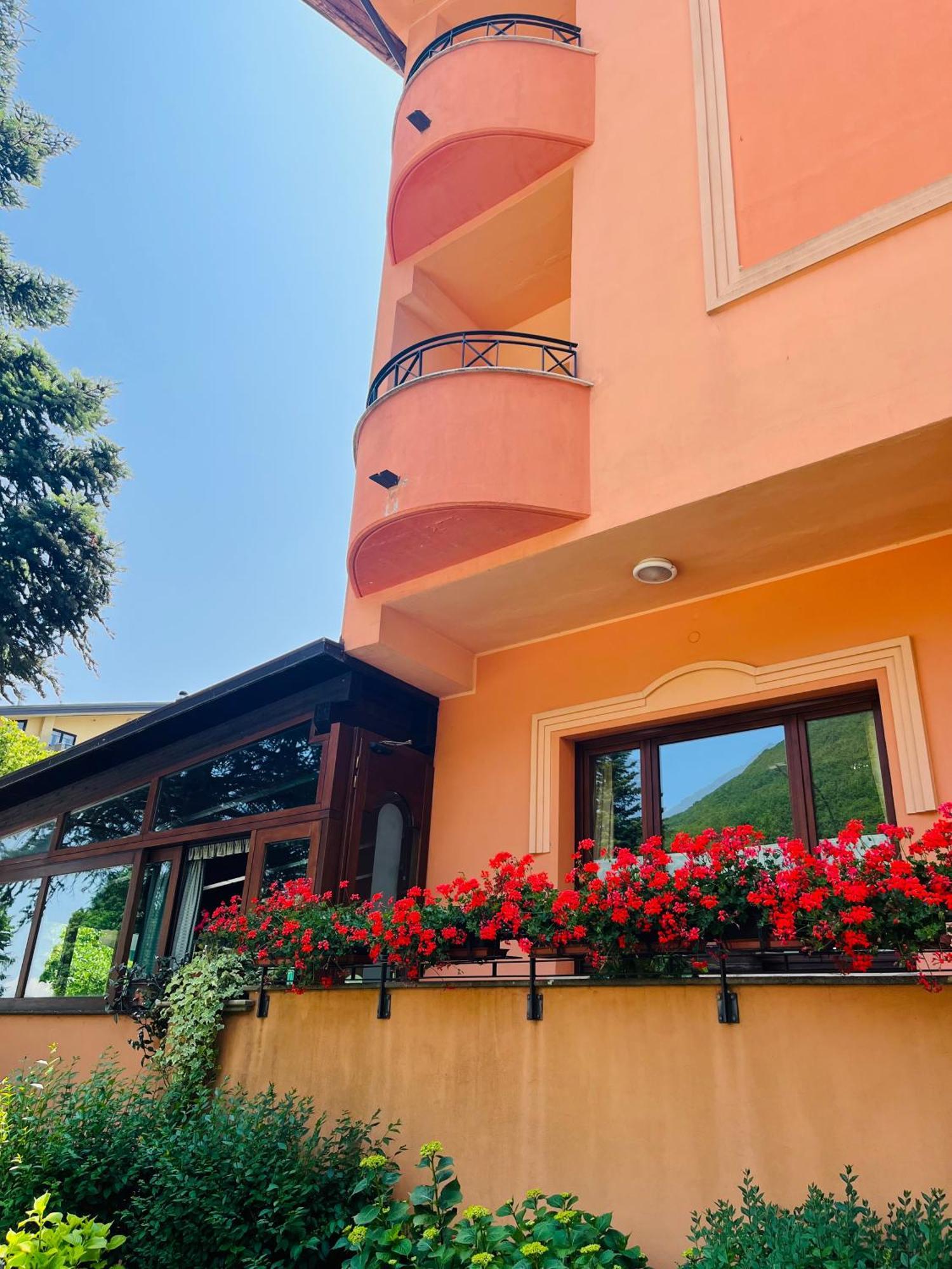 Hotel Ristorante Montenerone 아페치노 외부 사진